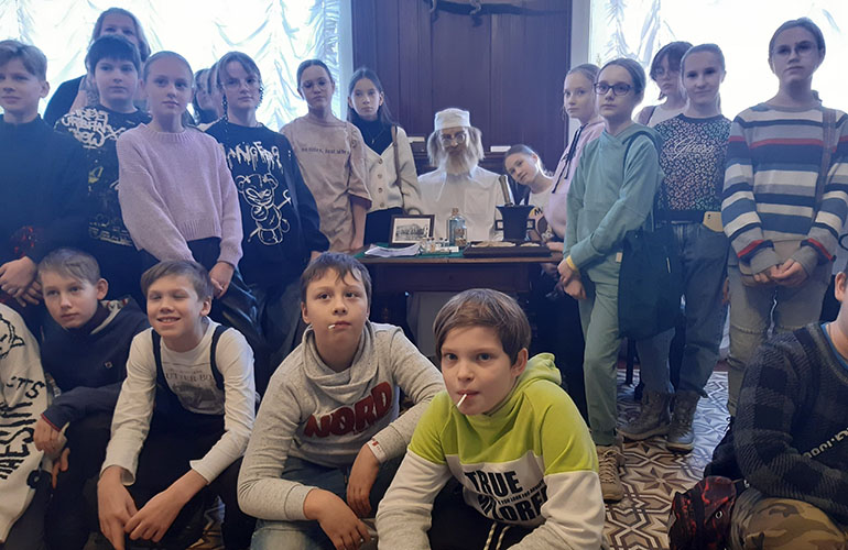 Автобусная экскурсия с посещением аптеки Пеля «Война. Блокада. Ленинград», 9+