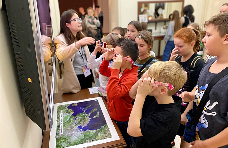 Автобусная экскурсия в музей Оптики «Иллюзии света», 12+