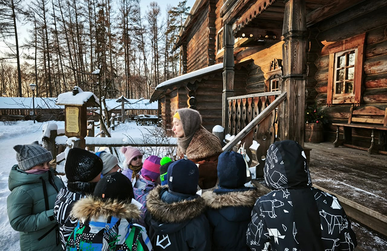 Автобусная экскурсия в усадьбу «Богословка» «Сказка Русского Севера» с мастер-классом по традиционной росписи, 7+