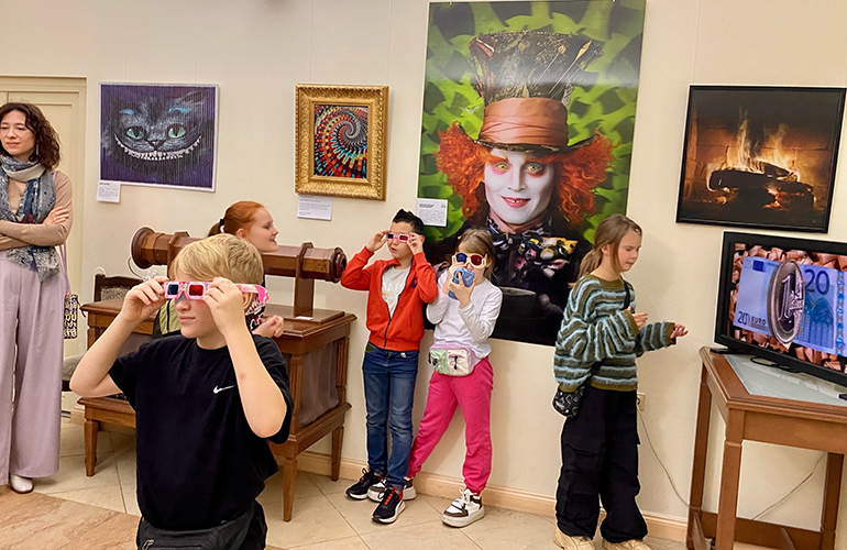 Автобусная экскурсия в музей Оптики «Иллюзии света», 12+