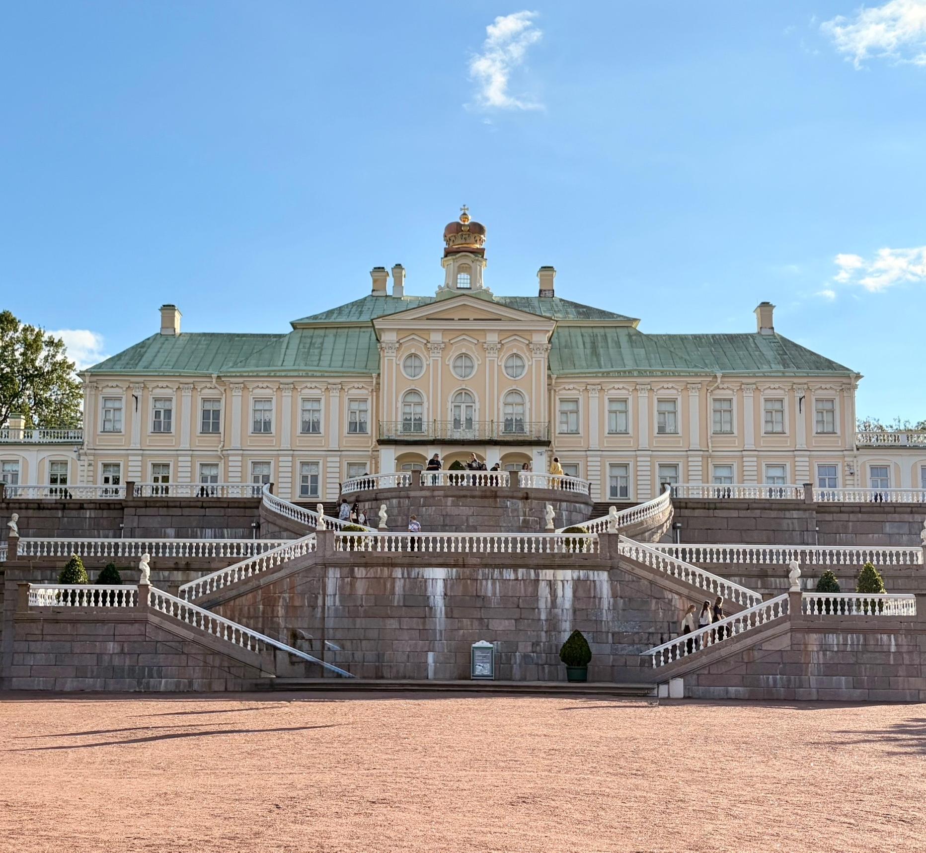 Автобусная экскурсия «Ораниенбаум сквозь века» в Меншиковский дворец, 9+