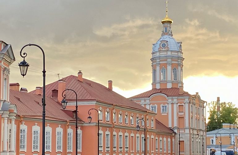 Автобусная обзорная экскурсия «Небесные покровители Санкт-Петербурга», 14+