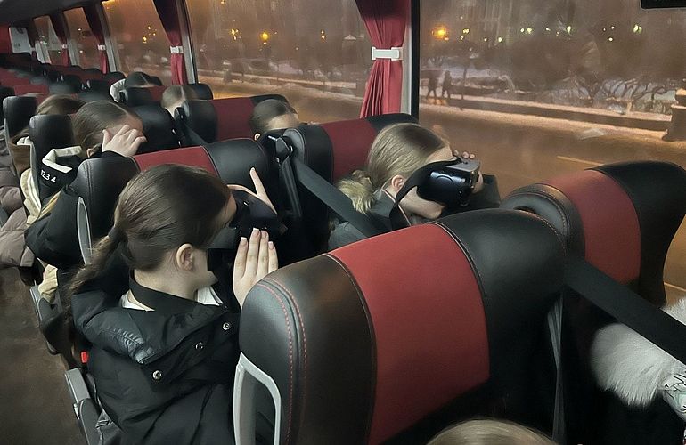 Автобусная экскурсия с использованием очков виртуальной реальности «Петербург сквозь века», 10+