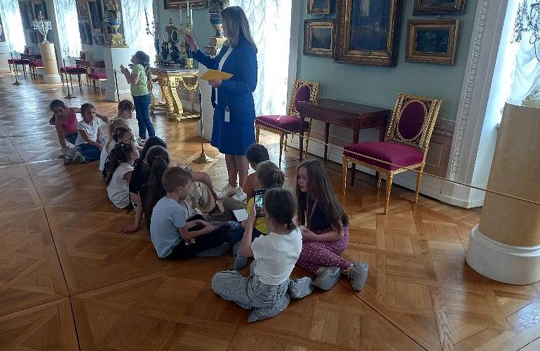 Автобусная экскурсия в Павловск: «Сказка, написанная императрицей» в Павловском дворце, 7+