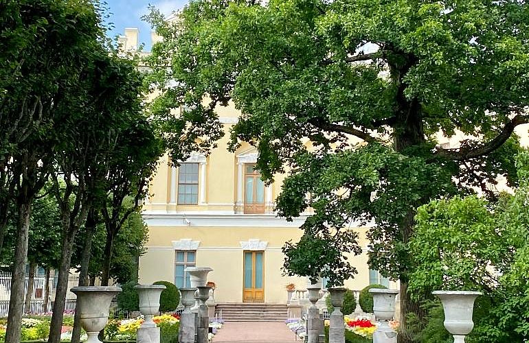 Автобусная экскурсия в Павловск: «Сказка, написанная императрицей» в Павловском дворце, 7+