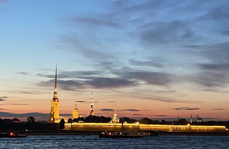 Автобусная обзорная экскурсия «Призраки белых ночей» 14+