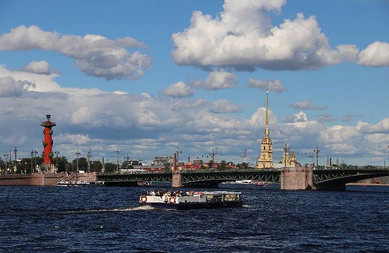 Автобусная обзорная экскурсия «Прекрасен город мой любимый», с прогулкой по рекам и каналам, 10+