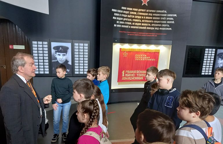 Автобусная экскурсия с посещением интерактивного музея «Дом авиаторов» — «Они защищали Балтийское небо», 10+