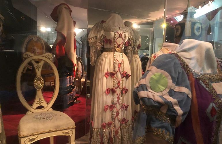 Автобусная экскурсия в Александринский театр «Театр уж полон, ложи блещут», 12+