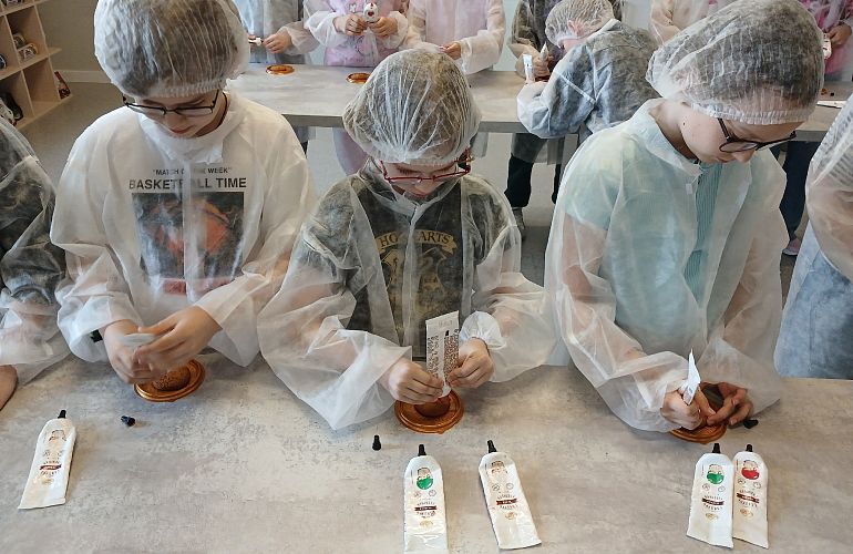 Автобусная экскурсия на кондитерскую фабрику «Любимый край» «Пряничное царство», 7+